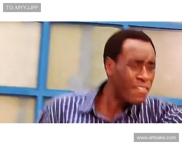 《卢旺达饭店》:硝烟中的人性微光,一部不容遗忘的史诗 《卢旺达饭店》:硝烟中的人性微光,一部不容遗忘的史诗